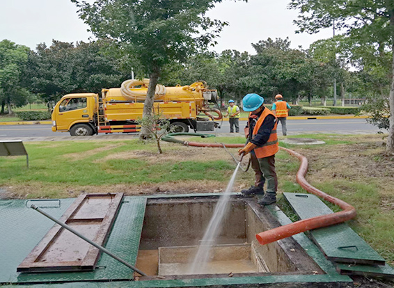 贡井化油池清理